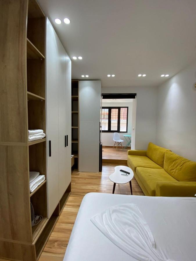 Luxury Apartment In Blloku Area 地拉那 外观 照片